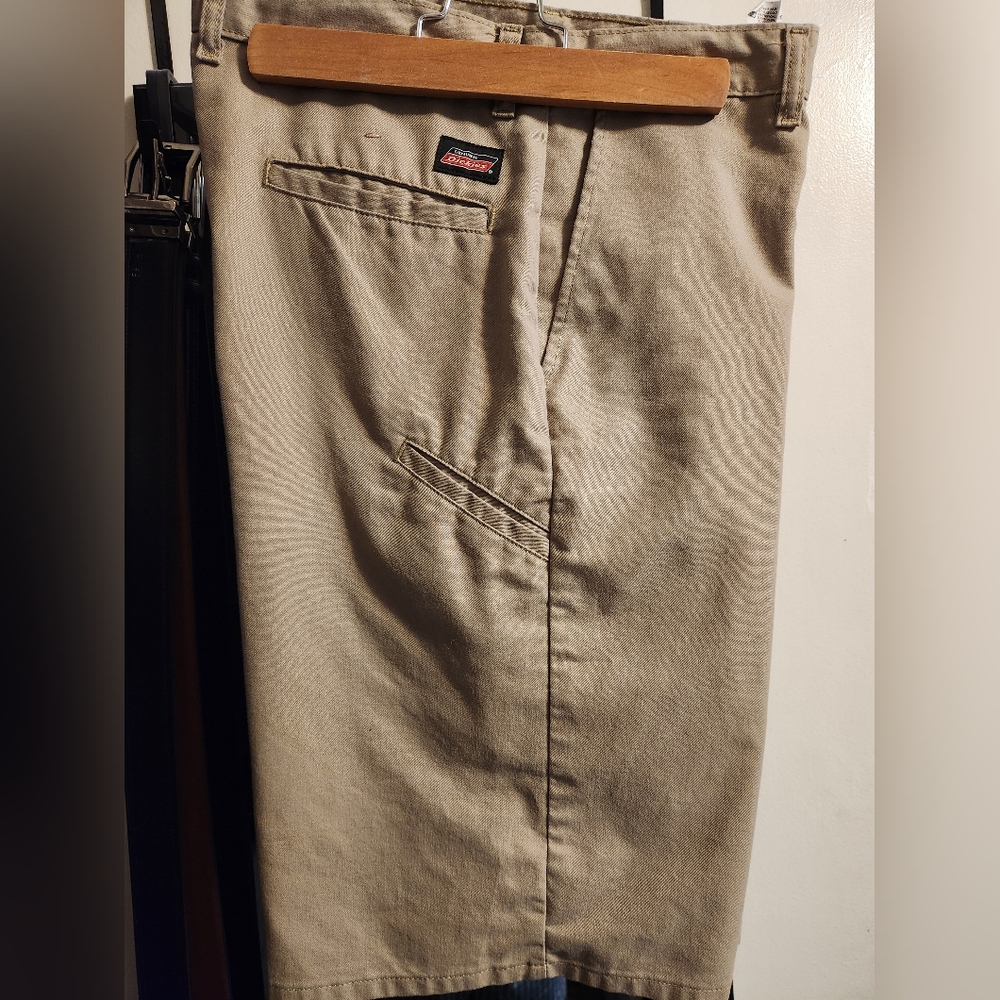 Dickies Men's Tan Shorts Size 34